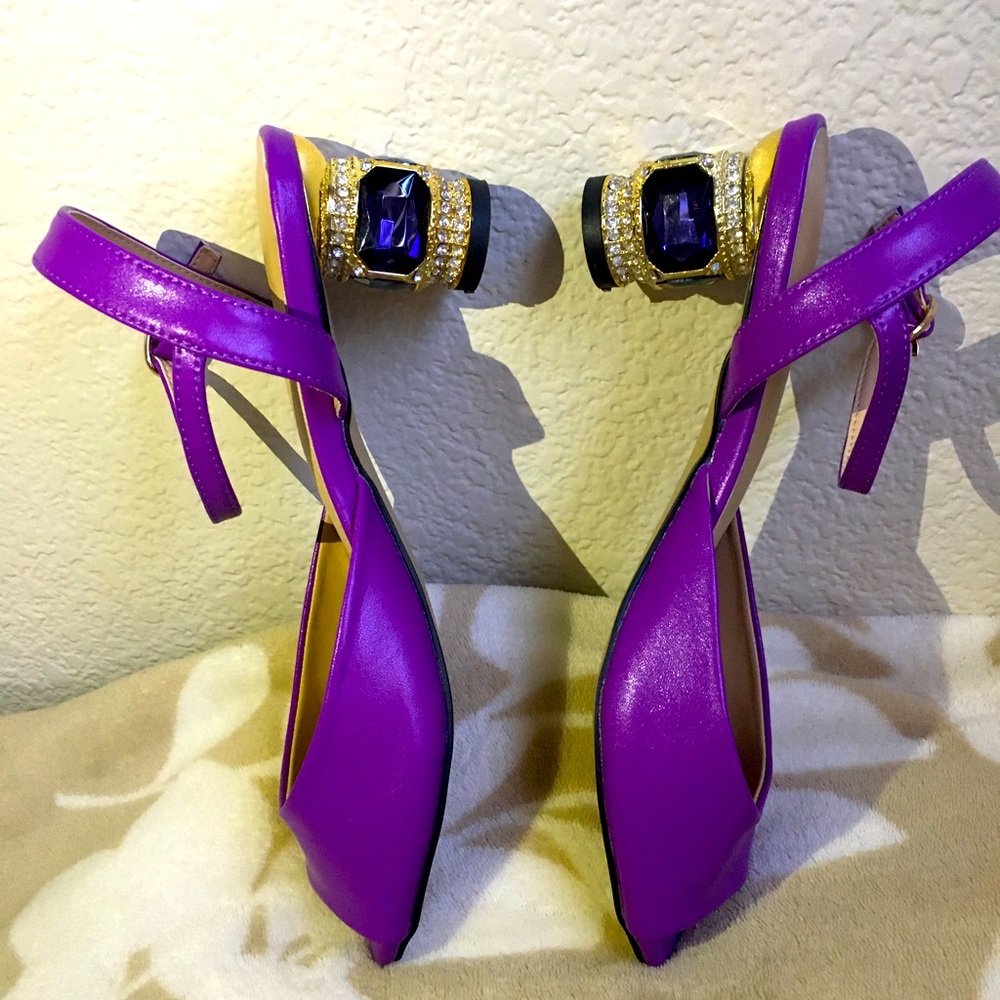 Gorgeous Open Toe Chunky Block Low Heel With Beautiful Crystal Heel. Size 7, 38.